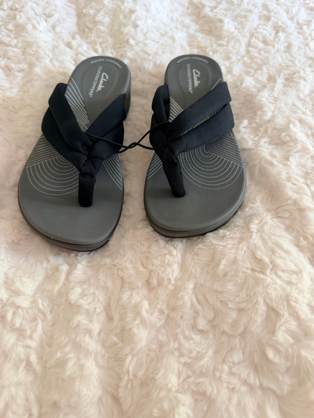 Clarks Women’s Gray Footbed Black Fabric Thong Sandals